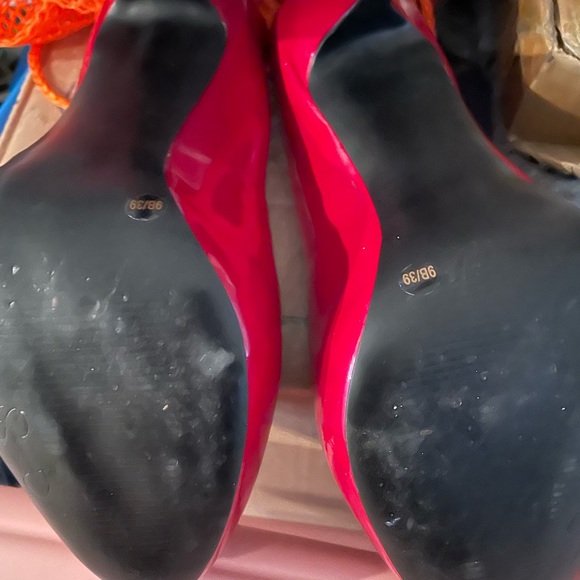 Red patten leather pumps - Picture 3 of 5